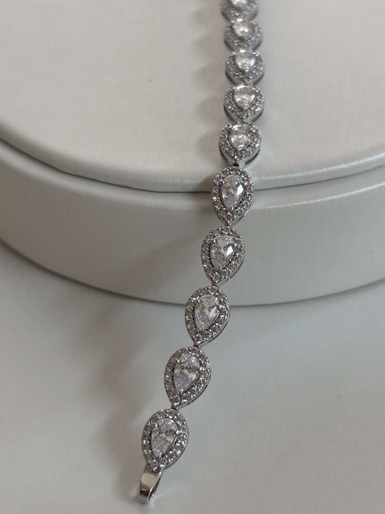 צמיד זהב לבן 14K משובץ אבנים בעיצוב טיפות יוקרתי