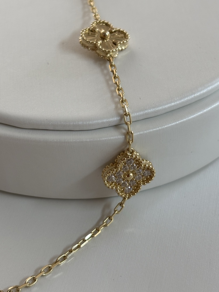 צמיד זהב צהוב 14K בעיצוב 3 תלתני מזל משולבים