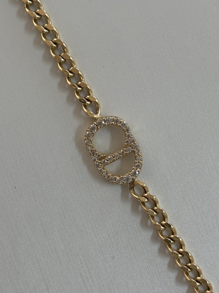 צמיד זהב צהוב 14K גורמט עם אלמנט לוגו משובץ יוקרתי