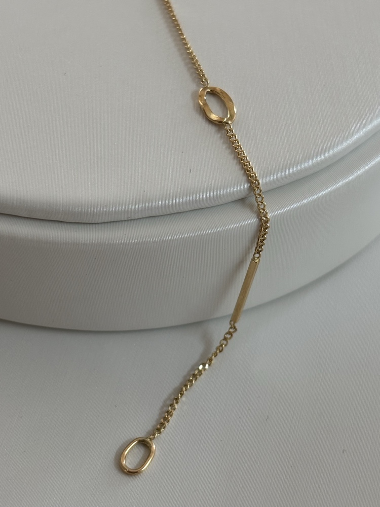 צמיד זהב צהוב 14K עדין בעיצוב חוליות אובליות ומוטות